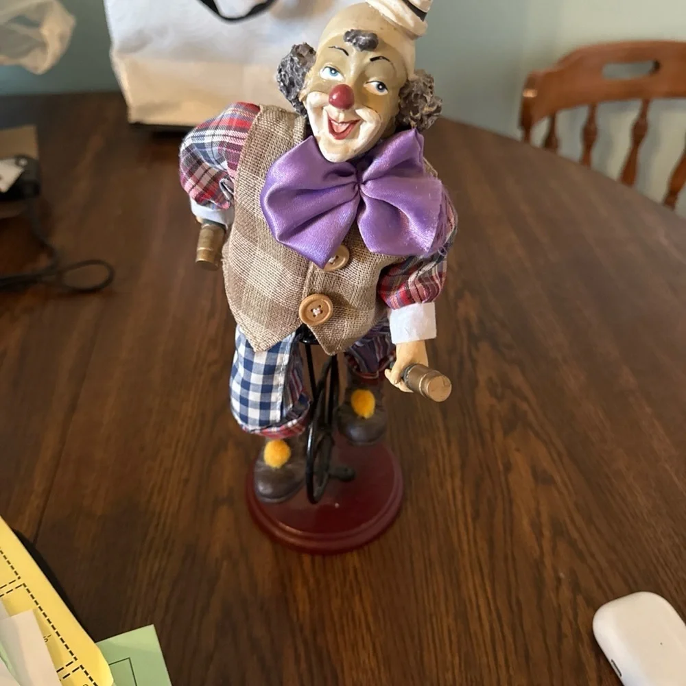 Colorful Clown Figurine with Plaid Outfit - Picture 5 of 5